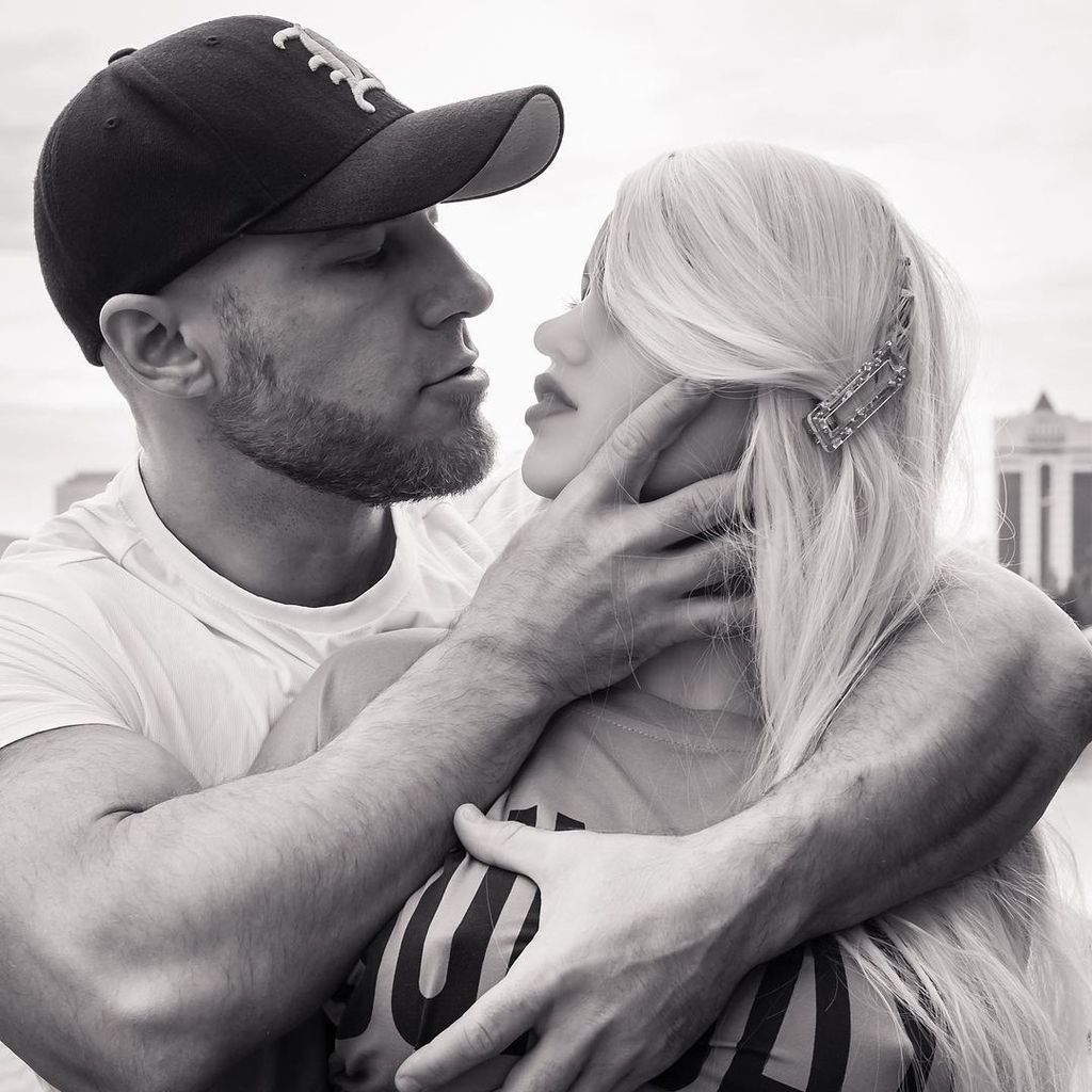 Yuri Tolochko mit seiner Puppe Margo, Oktober 2019