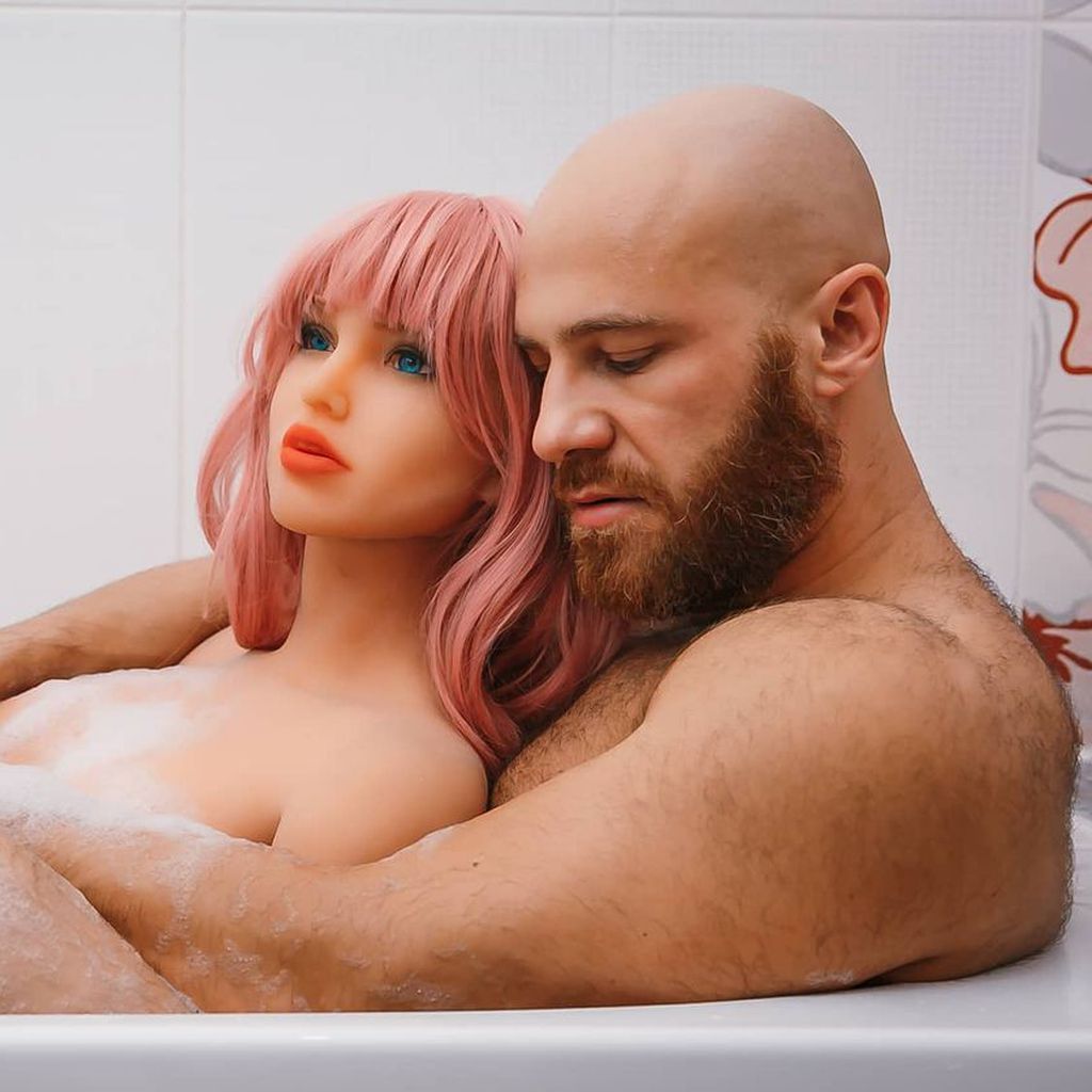 Yuri Tolochko und seine Sexpuppe Margo, Mai 2020