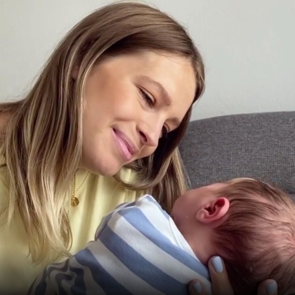 Yvonne Schröder mit ihrem Baby