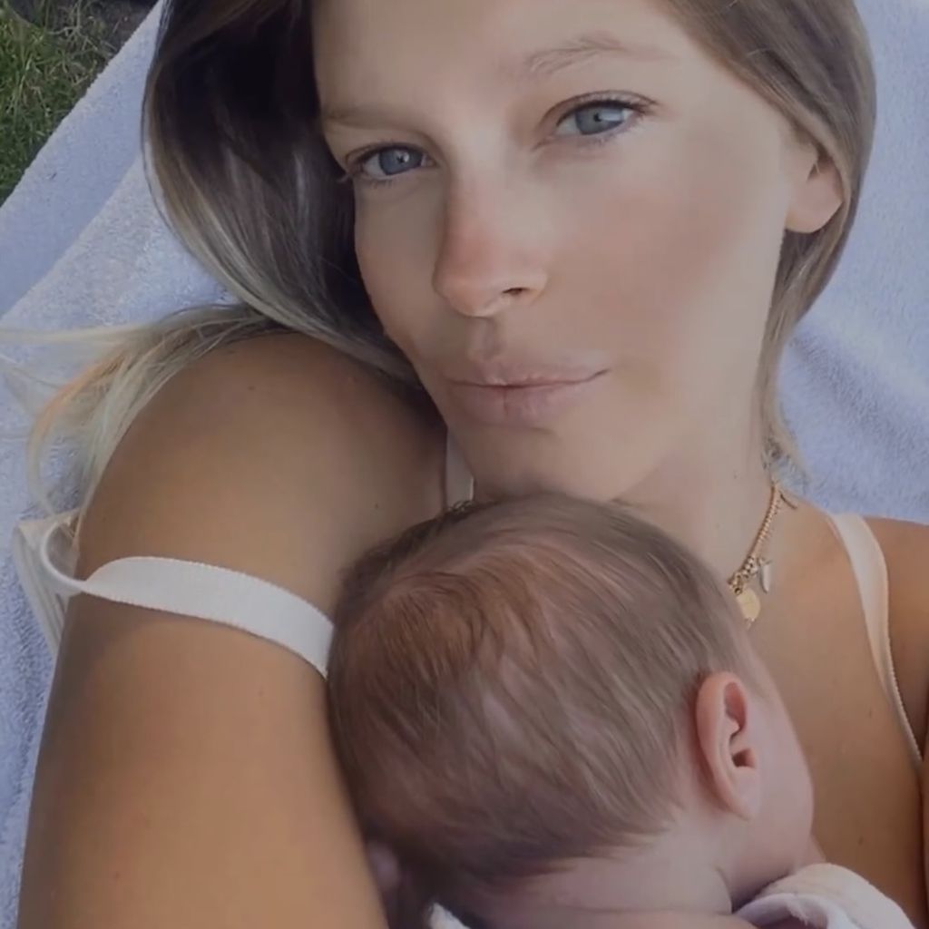 Yvonne Schröder mit ihrem Baby