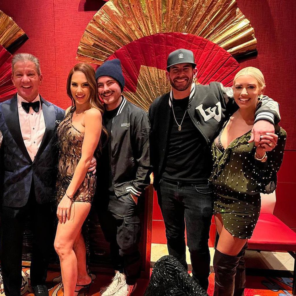 Zac Efron mit Amanza Smith und weiteren Promis im Dezember 2021