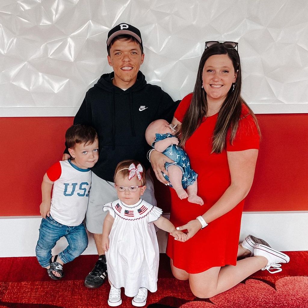 Zach und Tori Roloff mit ihren Kindern Jackson, Lilah und Josiah