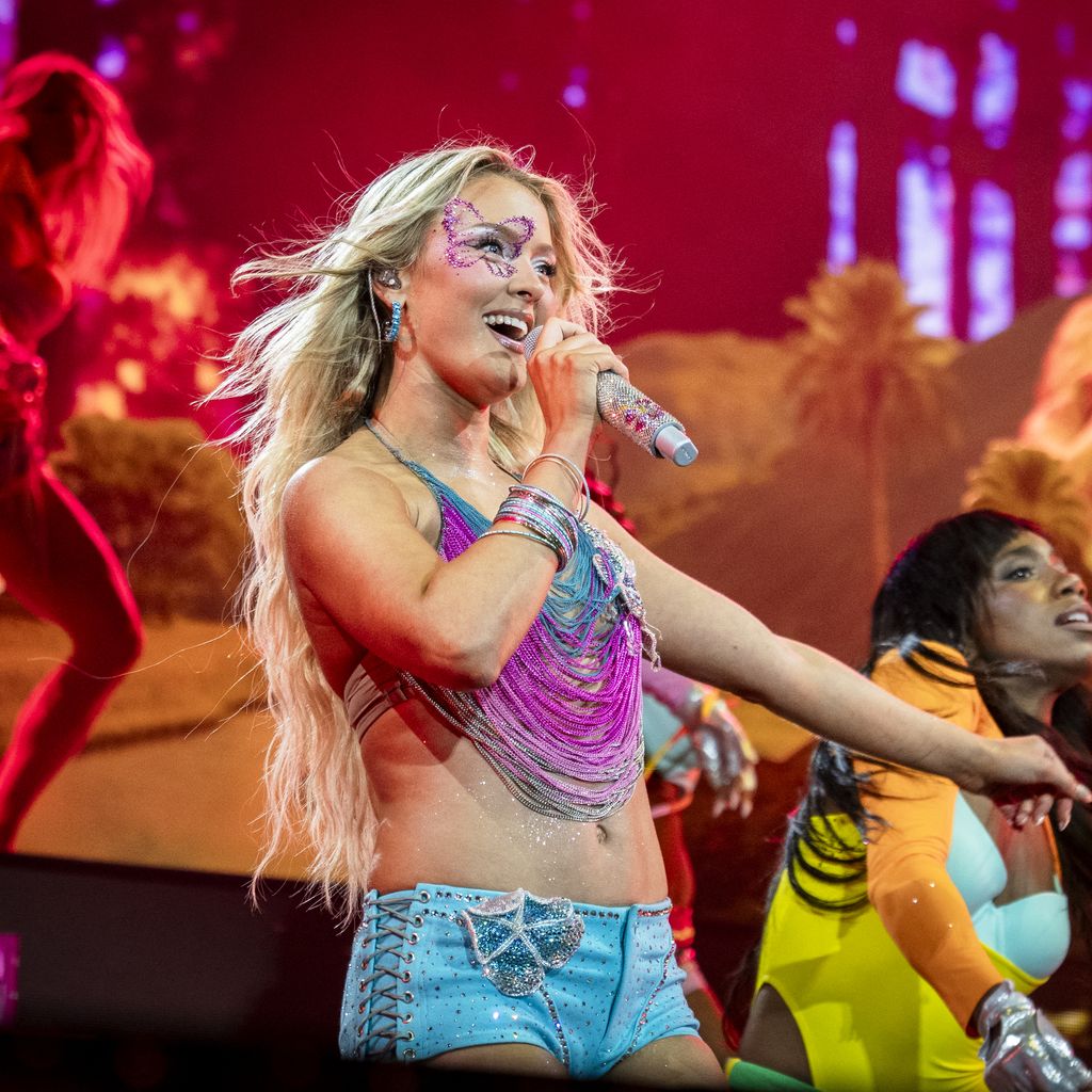 Zara Larsson auf der Orange Stage beim Roskilde Festival in Dänemark am 4. Juli 2026