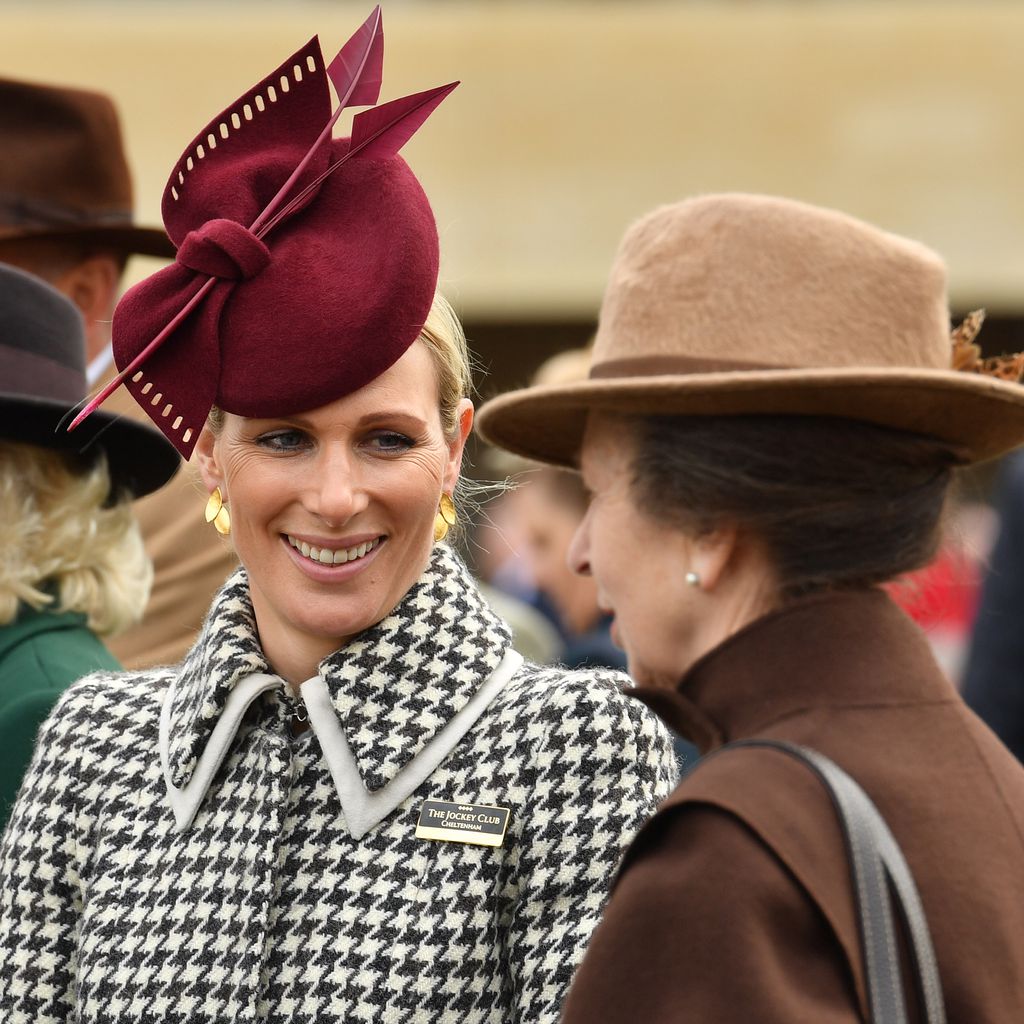 Zara Tindall mit ihrer Mutter Prinzessin Anne, 2020