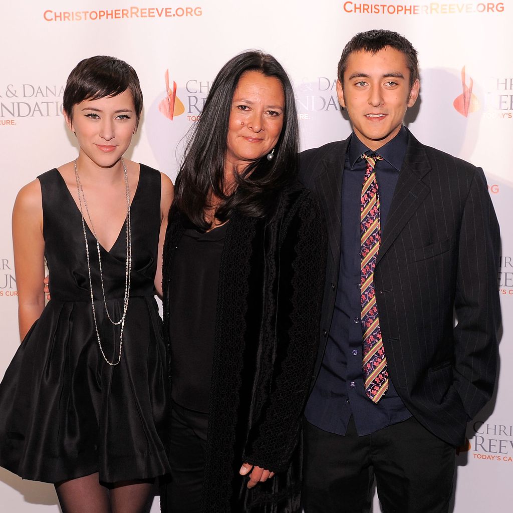 Zelda und Cody Williams mit ihrer Mutter Marsha im November 2010
