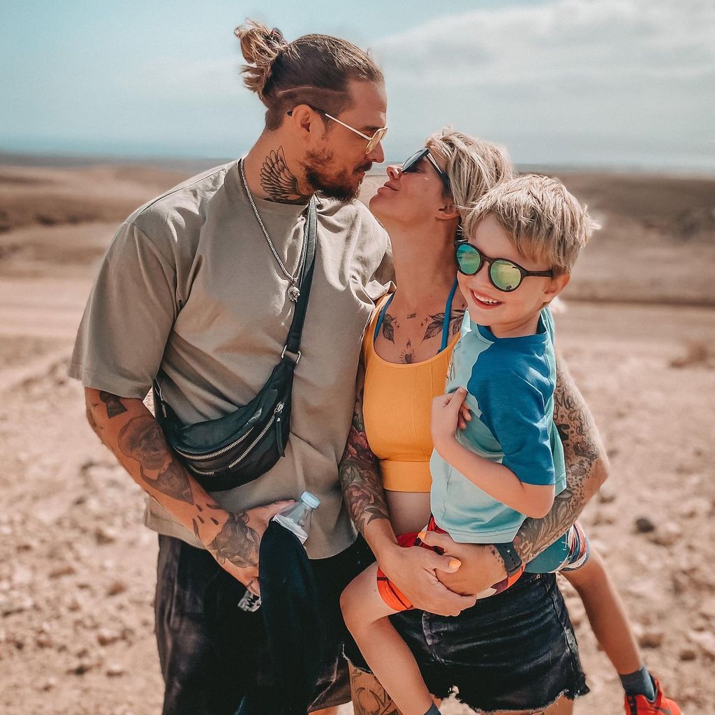 Zico Banach, Pia Tillmann und Pia's Sohn Henry im November 2018