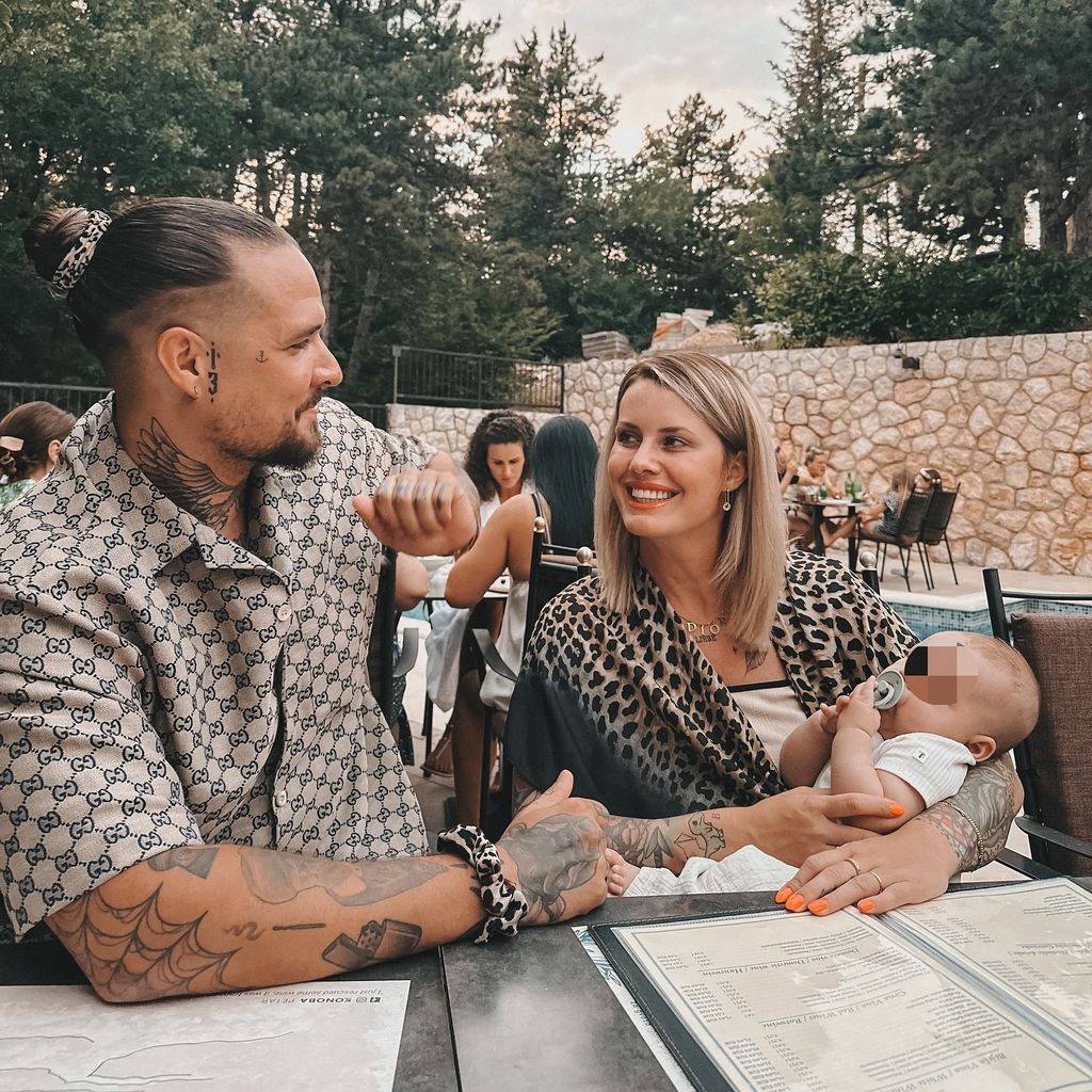 Zico Banach und Pia Tillmann mit Söhnchen Pepe