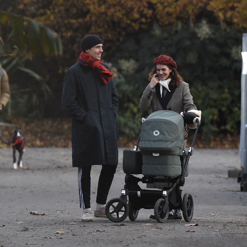 Ziggy Heath und Jessica Brown Findlay im Dezember 2022 in London