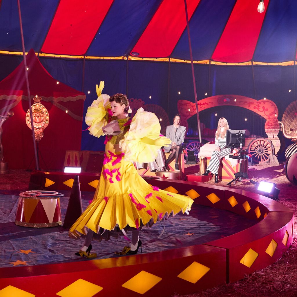 Kandidatin Zoe beim GNTM-Zirkus-Shooting, 2025