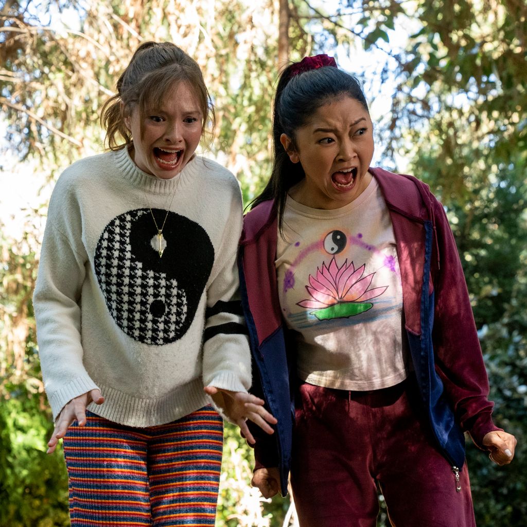 Zoe Colletti und Lana Condor in der Netflix-Serie "Boo, Bitch"