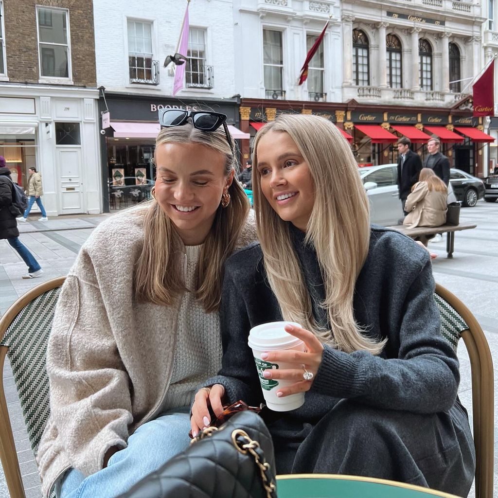 Zoe Rae und Molly-Mae Hague, Schwestern