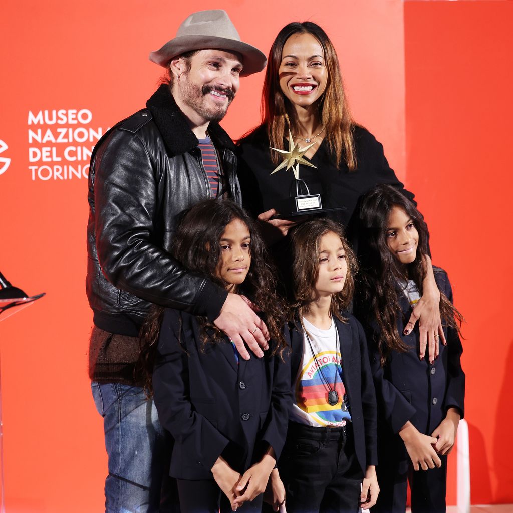 Zoë Saldaña und ihre Familie in Turin, Dezember 2024