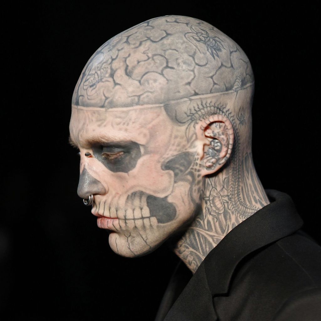 Zombie Boy auf einer Modenschau von Designer Thierry Mugler 2011