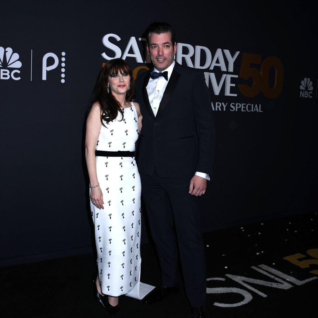 Zooey Deschanel und Jonathan Scott bei der SNL50 Anniversary Show im 30 Rockefeller Plaza in New York