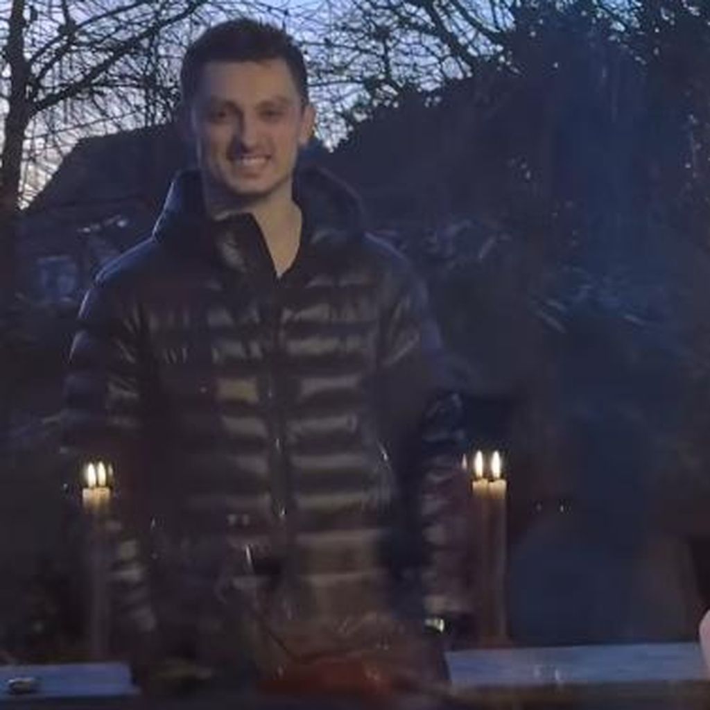 Zsolt Sándor Cseke in SelfieSandras Garten, März 2025