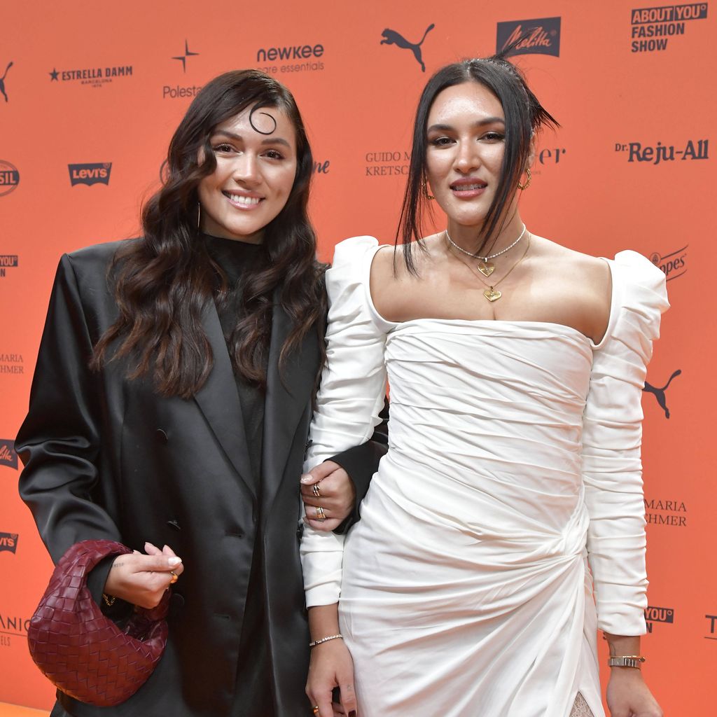 Anna Maria Damm und Katharina Damm bei der About You Opera 2026 im Admiralspalast in Berlin