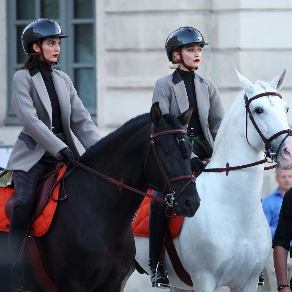 Kendall Jenner und Gigi Hadid bei der Vogue World: Paris auf dem Place Vendôme, 2024