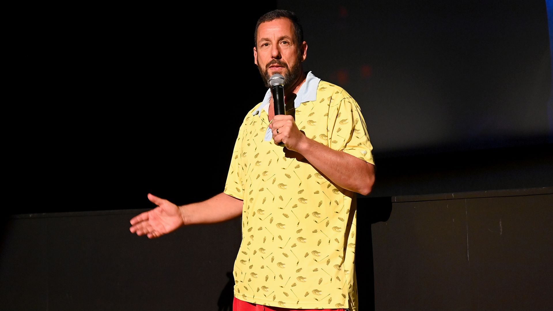 Fieser-Zuruf-bei-Adam-Sandlers-erstem-Stand-up-Comedy-Gig