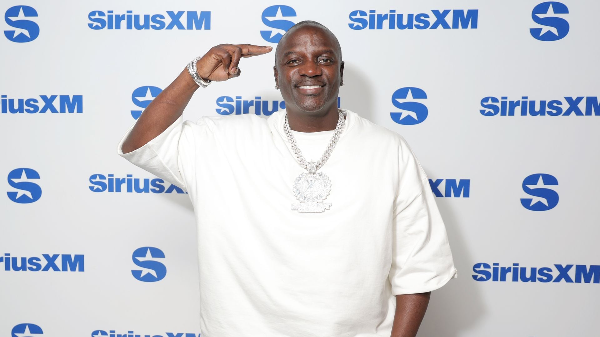 Akon Verteidigt Polyamore: So Lebt Seine Familie