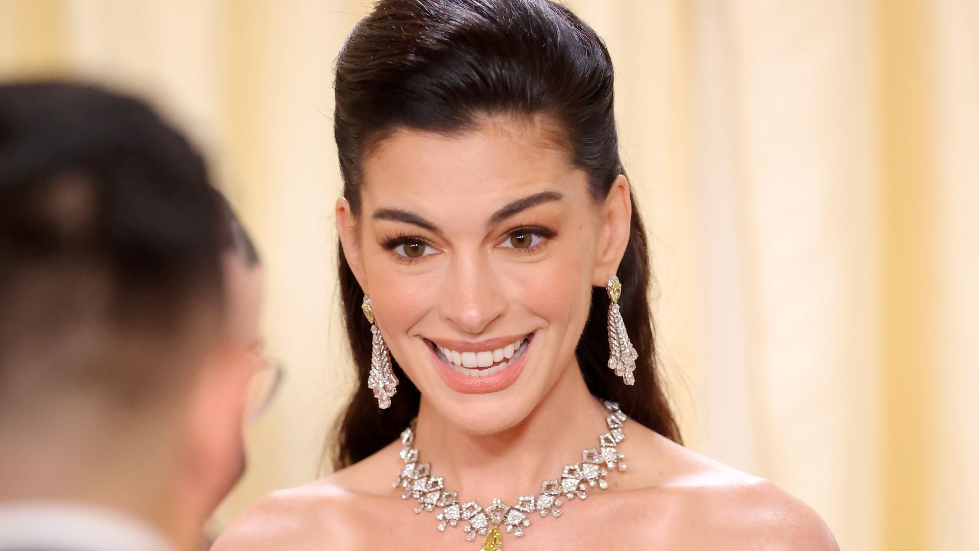 So bekommt Anne Hathaway Job und Kinder unter einen Hut