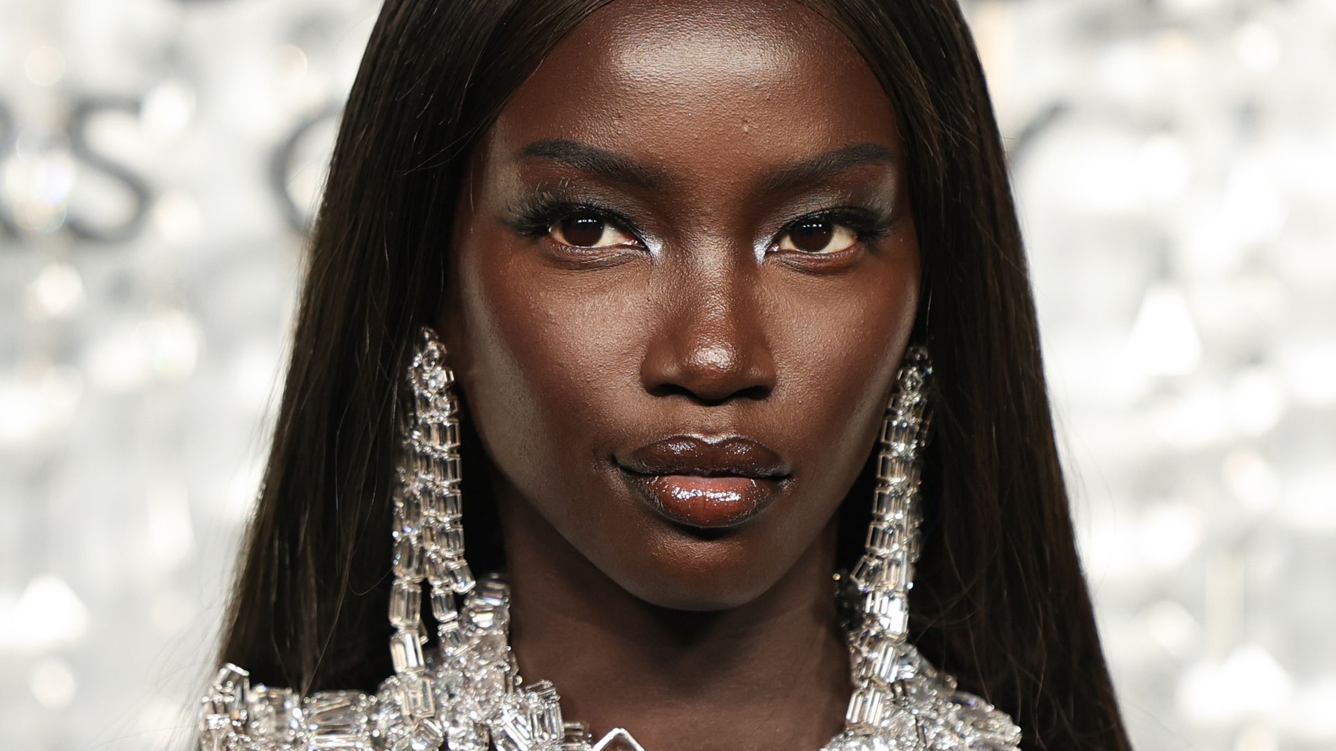 Nach-Lungen-OP-Supermodel-Anok-Yai-k-mpft-mit-einer-Sepsis