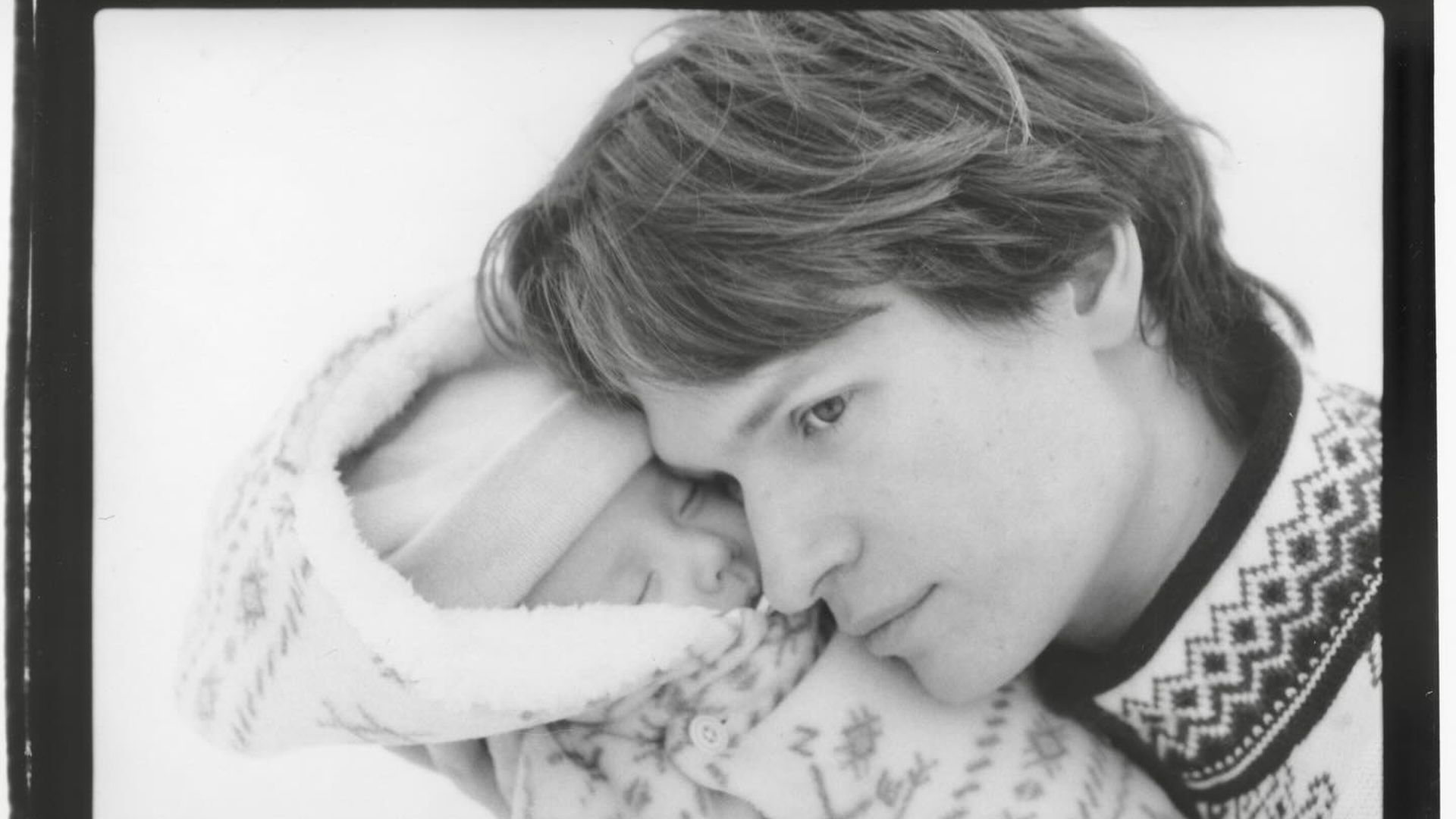 S-es-Bild-best-tigt-Ansel-Elgort-ist-erstmals-Dad-geworden