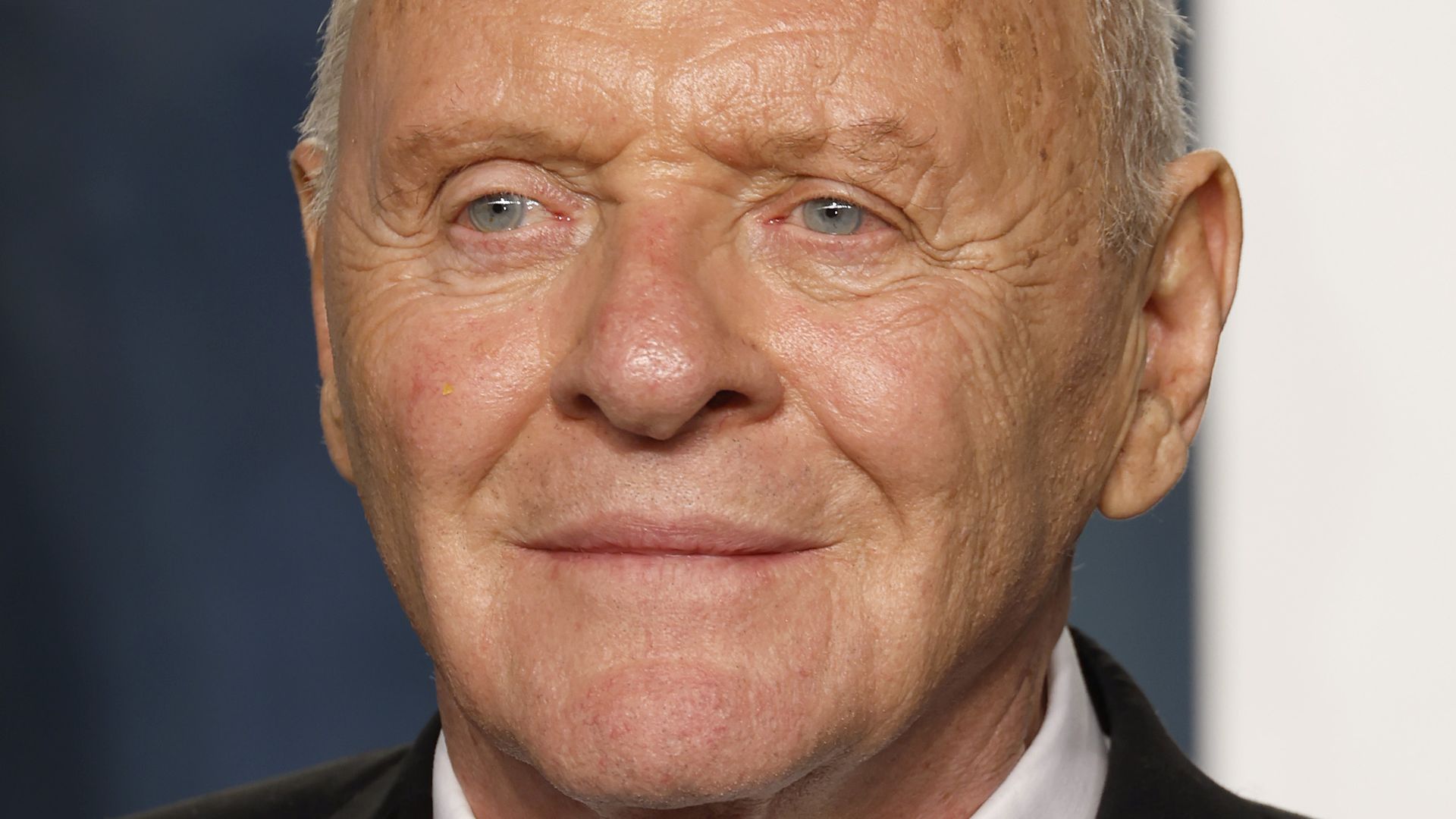 Anthony-Hopkins-kritisiert-Junge-Stars-nuscheln-zu-sehr