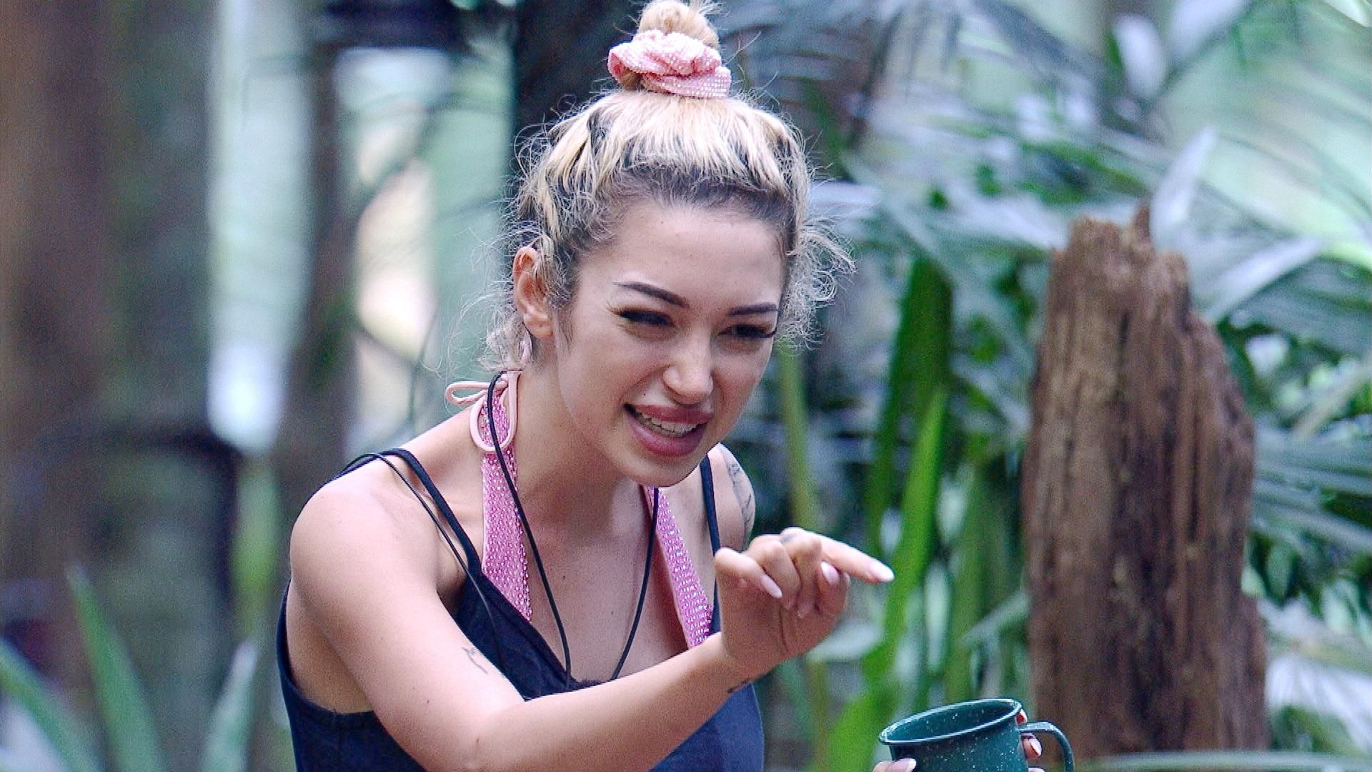 Ariel-streitet-sich-heftig-mit-Mitcamper-Patrick-und-Gil