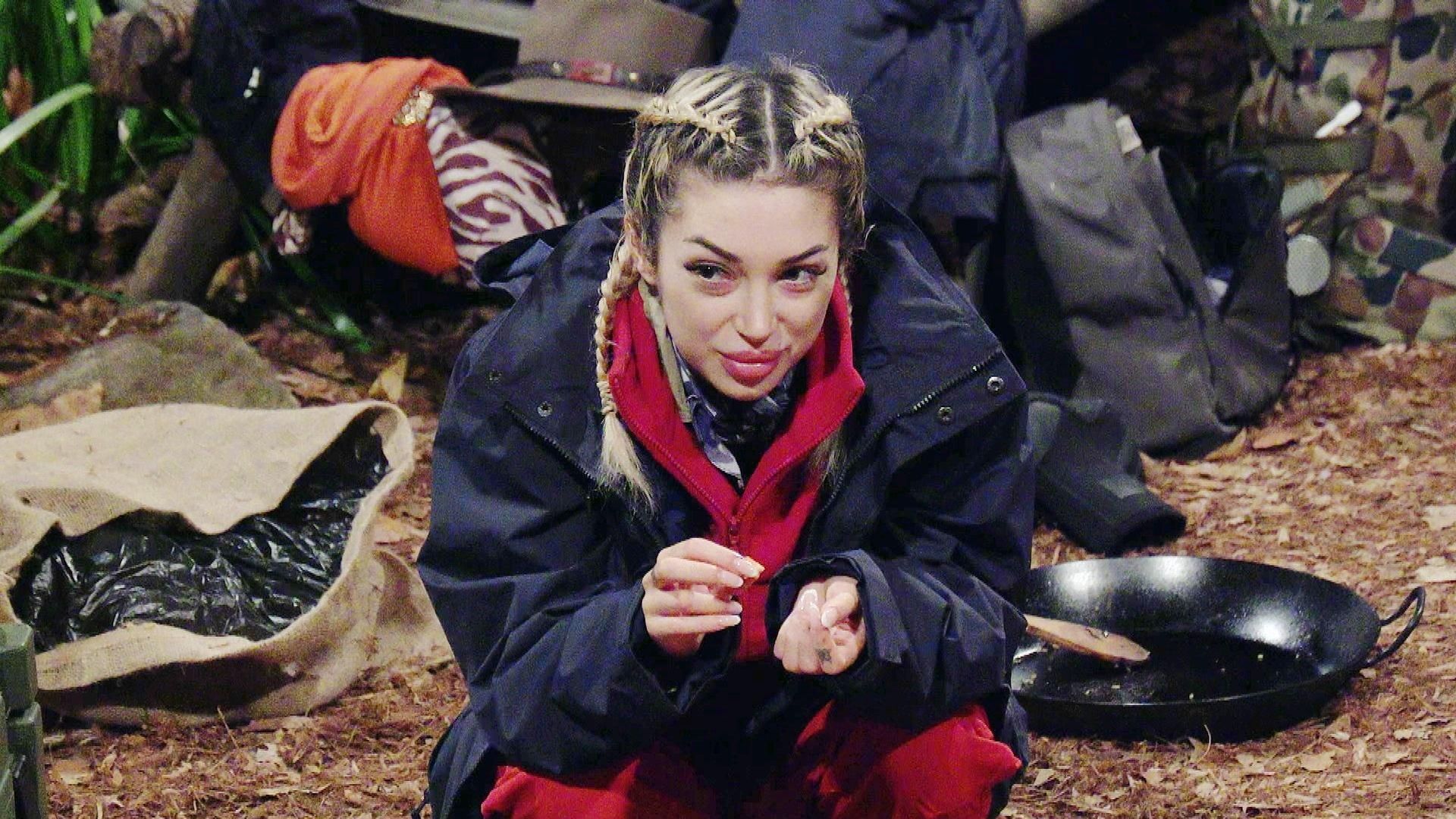 Skurrile-Bandwurm-These-ber-Ariel-macht-im-Camp-die-Runde