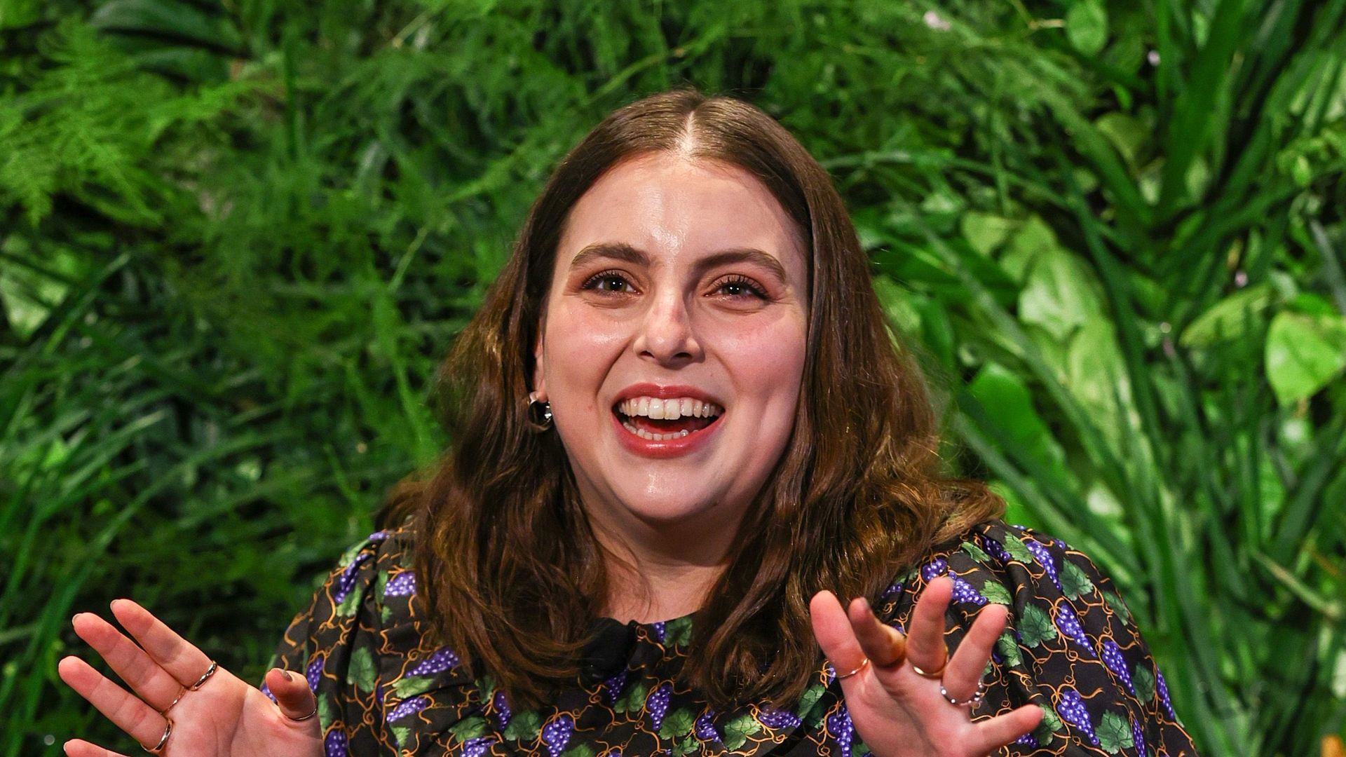Endlich: Beanie Feldstein verrät das Geschlecht ihres Babys