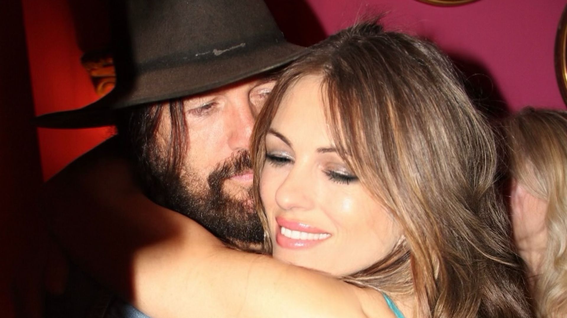 Mit-dieser-Geste-zeigt-Billy-Ray-seine-Liebe-f-r-Liz-Hurley