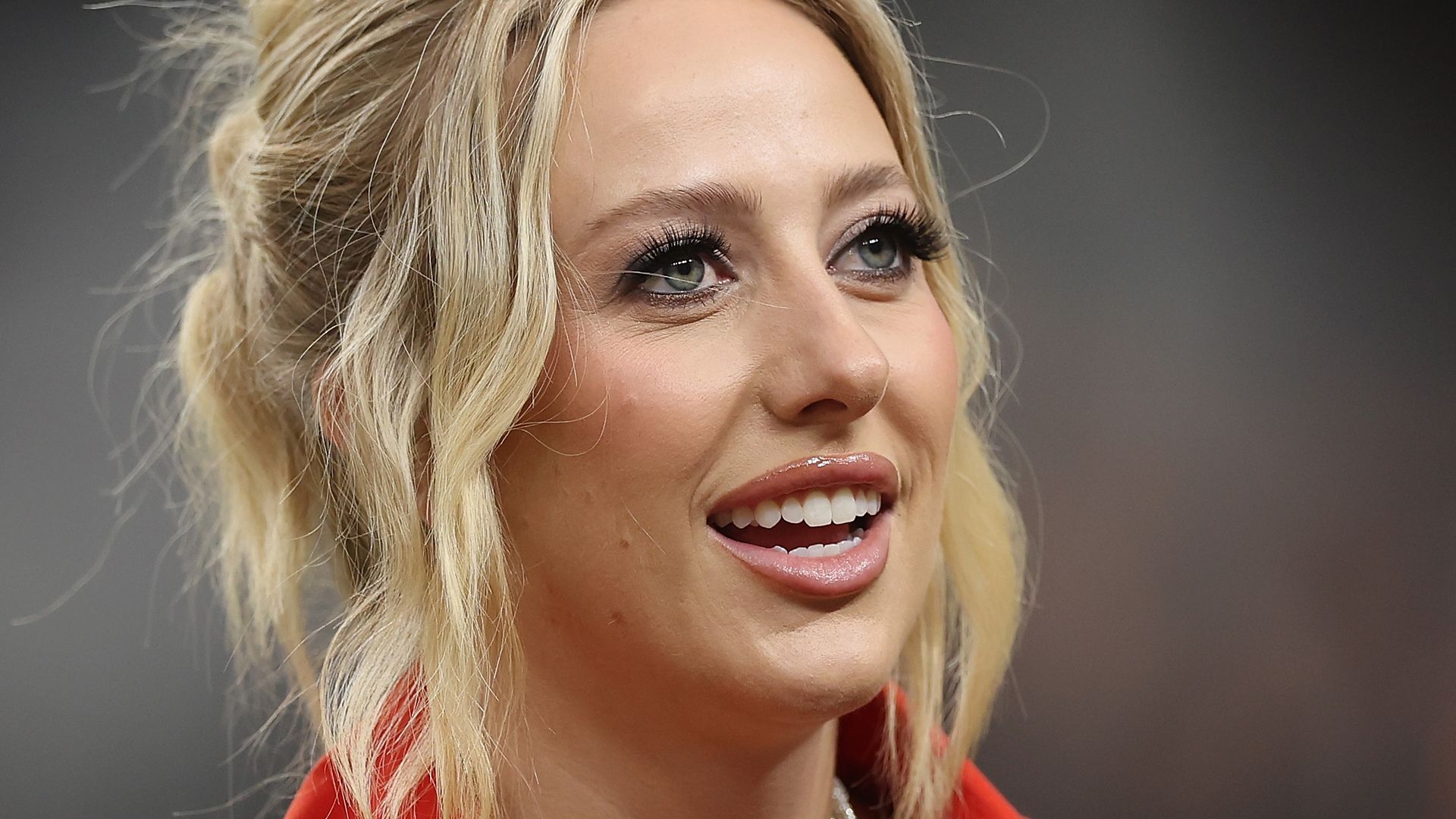 Dreifachmama-Brittany-Mahomes-begeistert-bei-Bikini-Shooting