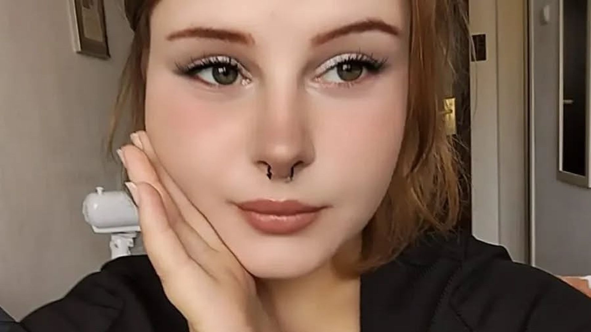 -Fehlst-mir-Calantha-Wollny-gratuliert-ihrer-Tochter