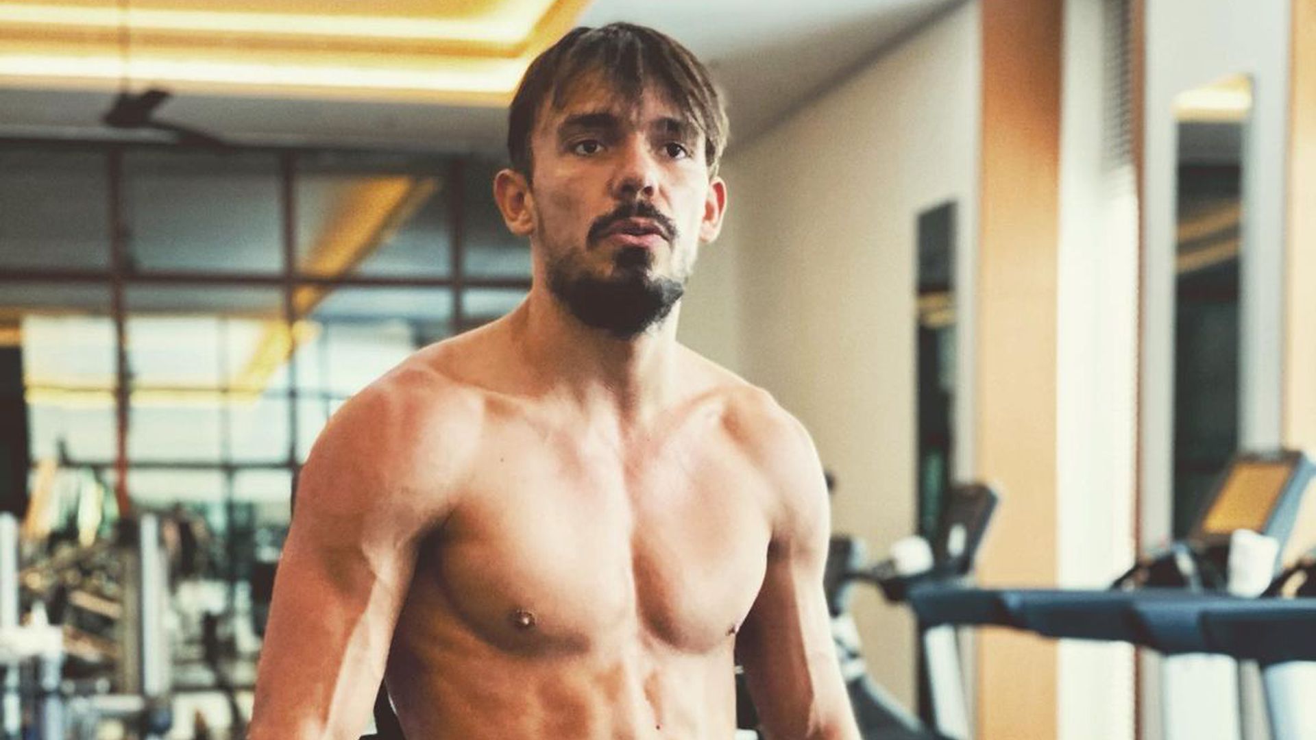 Liegestütze und Co.: So behält Capital Bra seinen Sixpack!