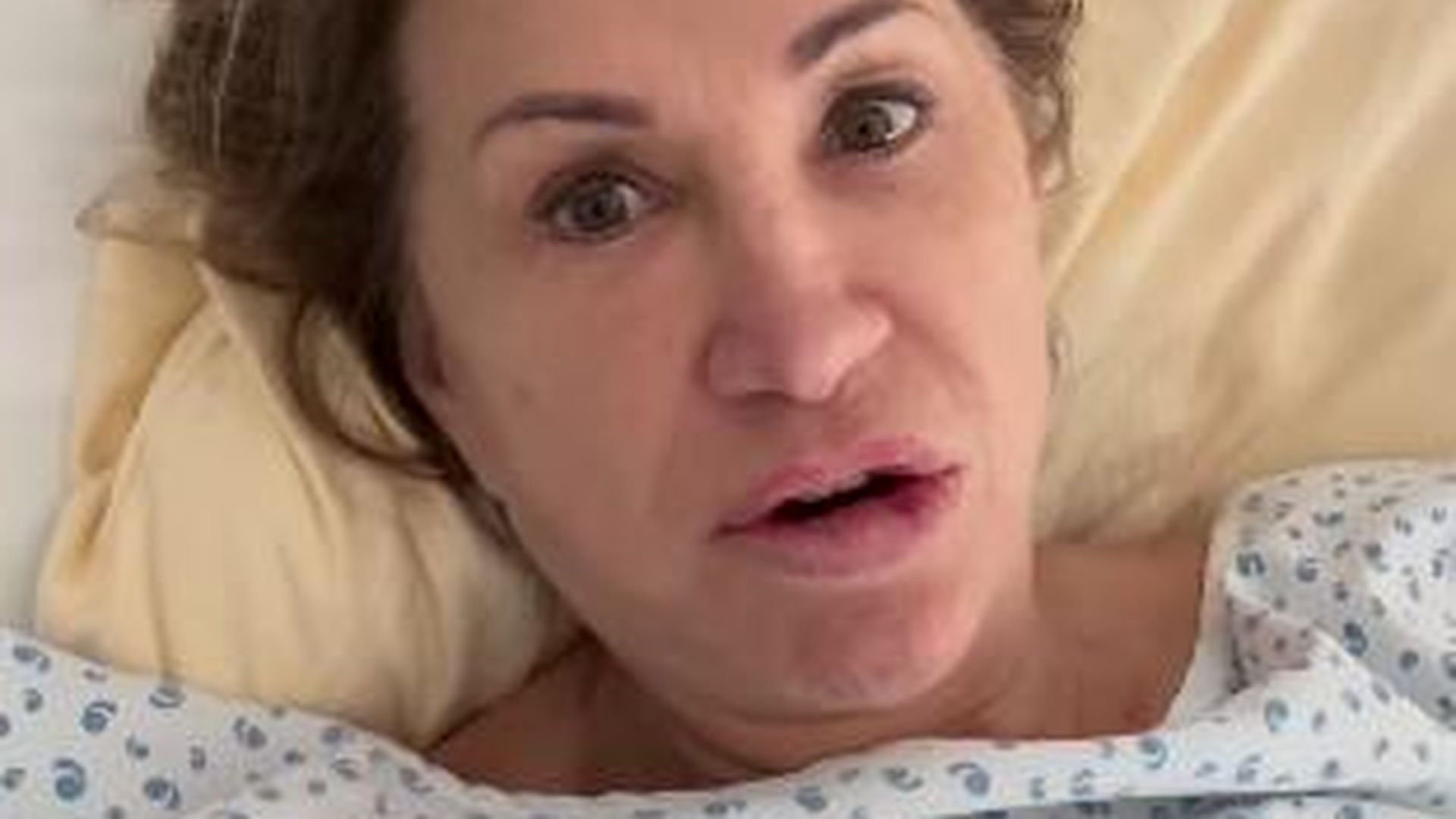 Carmen Geiss meldet sich nach Operation aus Krankenhausbett