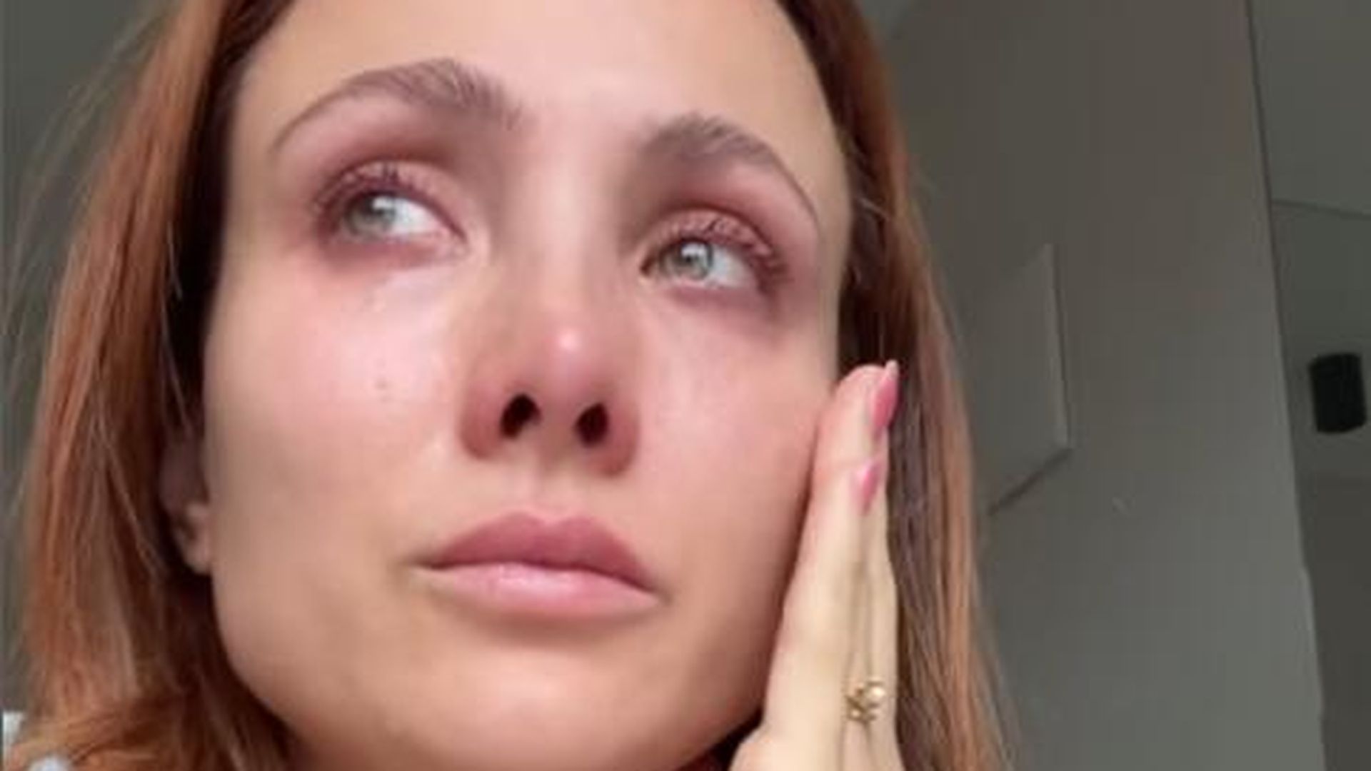 -Furchtbarer-Tag-Carmushka-weint-wegen-G-rtelrose-Befund