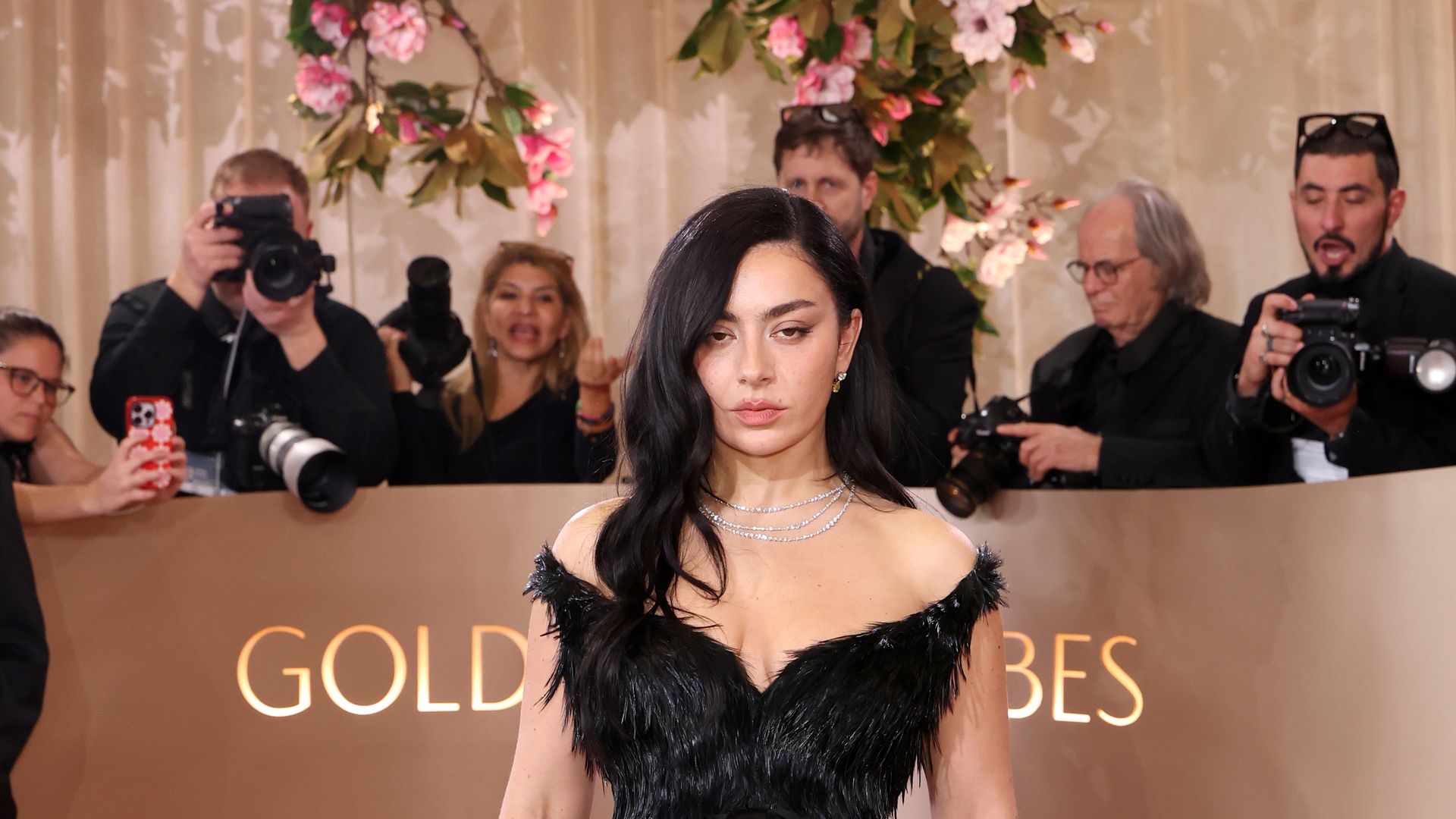 Seltene-Romantik-Charli-XCX-und-George-Daniel-bei-Globes