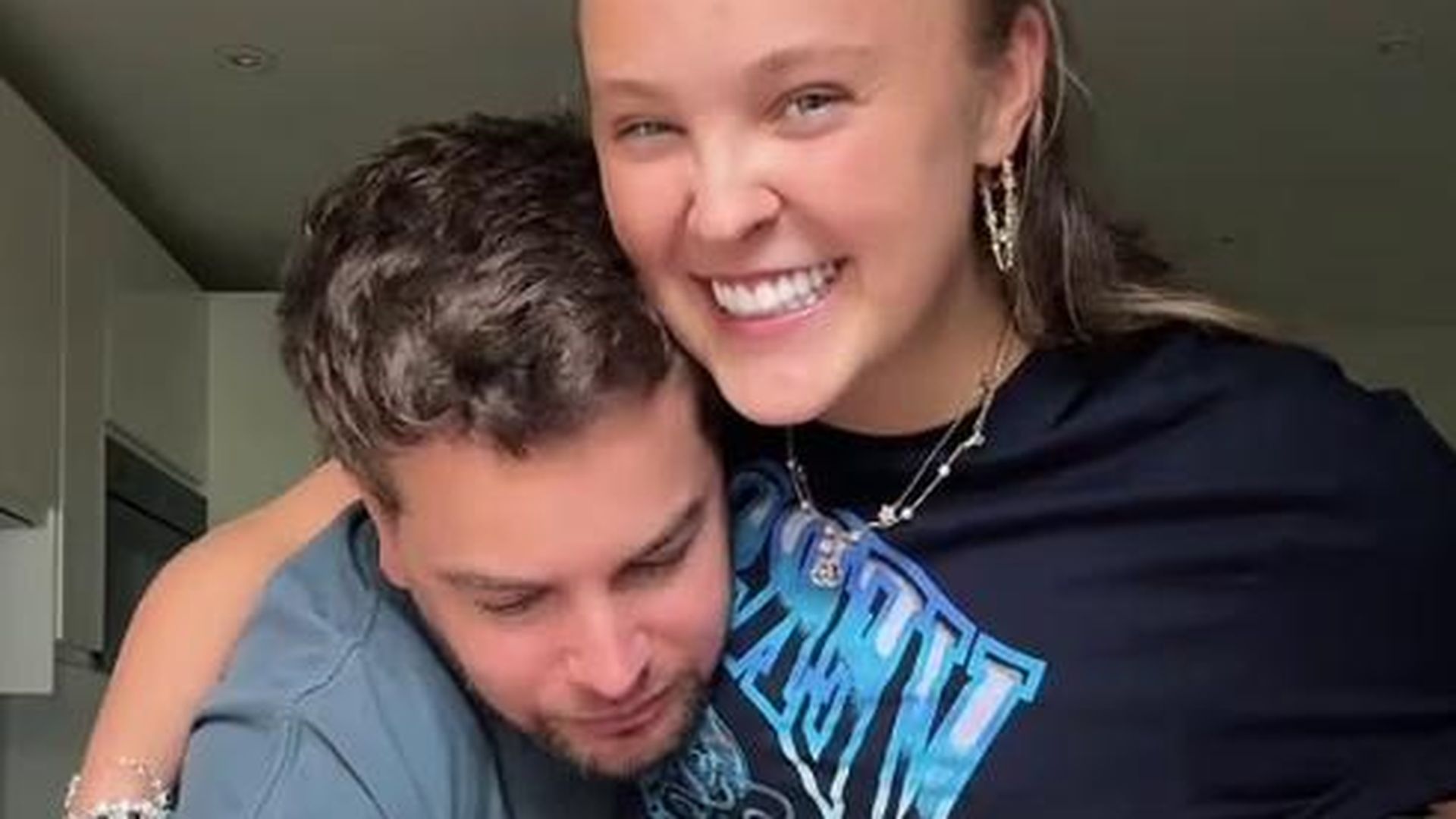 JoJo-Siwa-und-Chris-Hughes-trotzen-ihren-Beziehungszweiflern