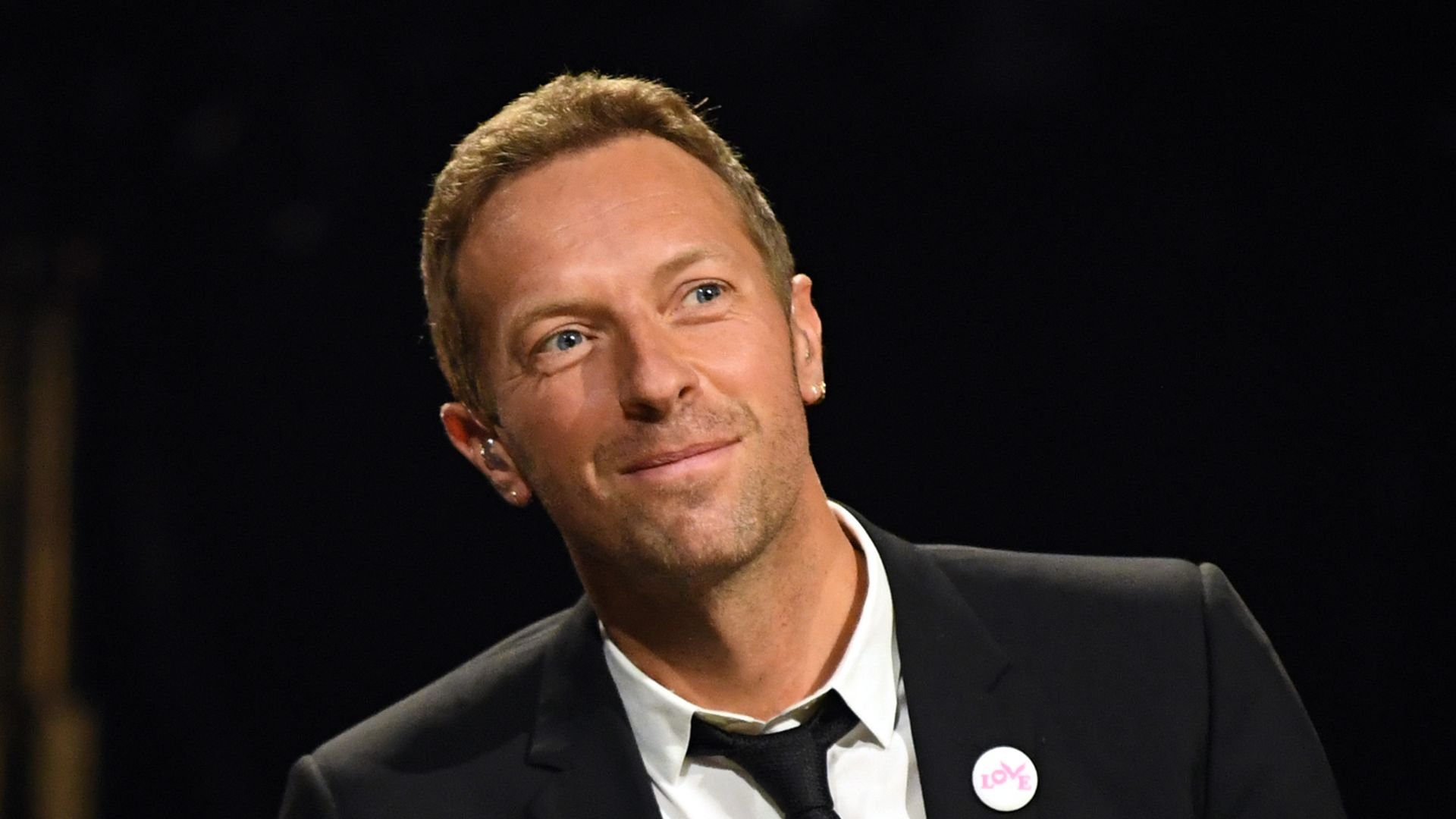 Neuer-Flirt-Chris-Martin-besucht-Konzert-mit-Komikerin