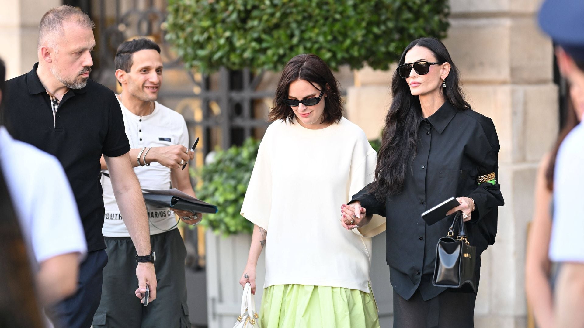 Paris-Demi-Moore-und-ihre-Tochter-gl-nzen-bei-Balenciaga