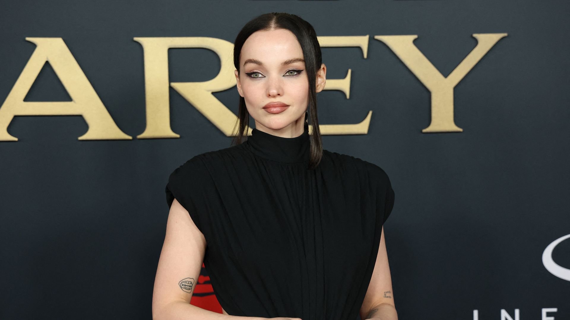 Dove-Cameron-enth-llt-traumatische-Erfahrung-ihrer-Kindheit