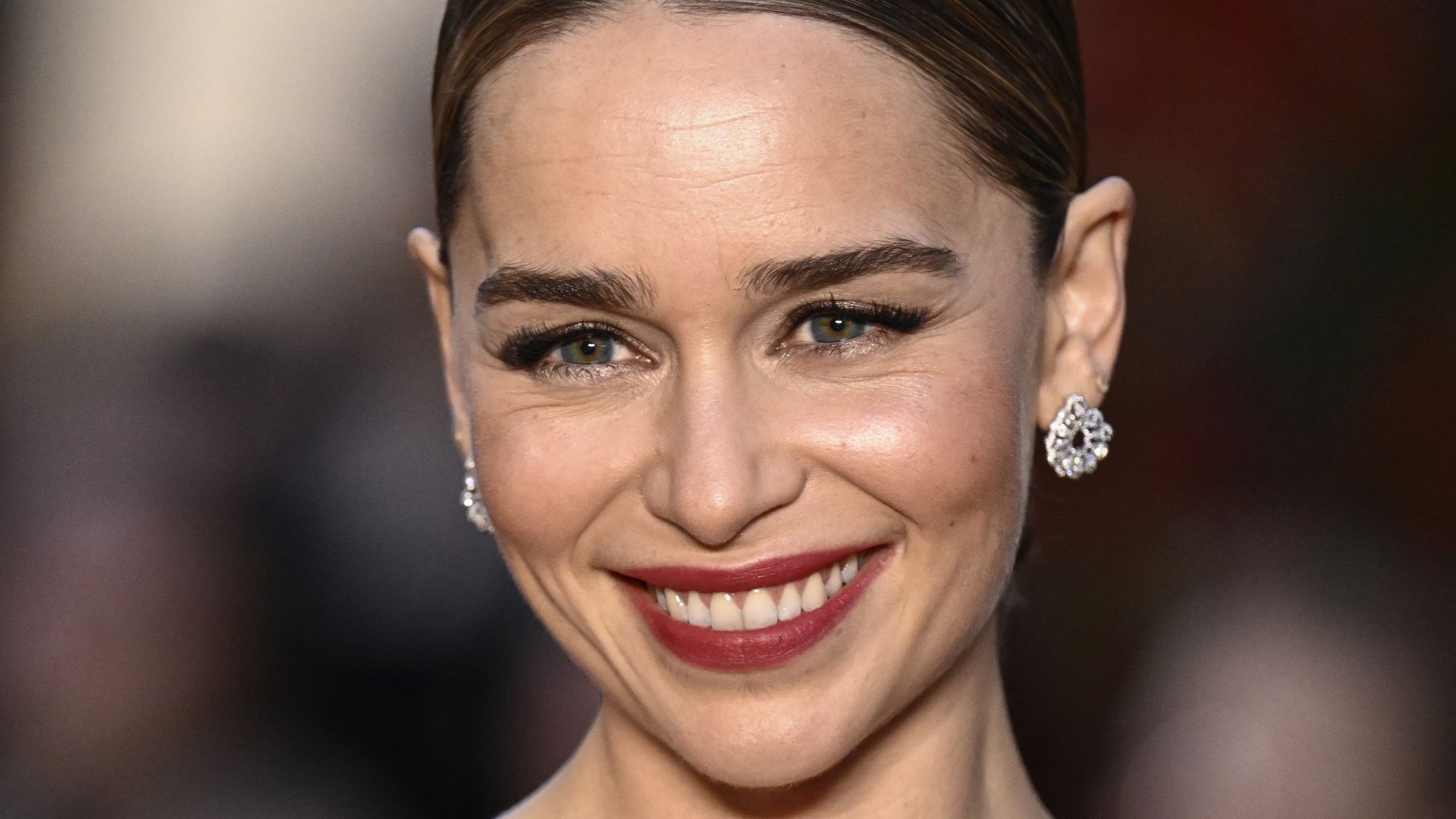 Fantasy-Game-of-Thrones-Star-Emilia-Clarke-hat-Nase-voll