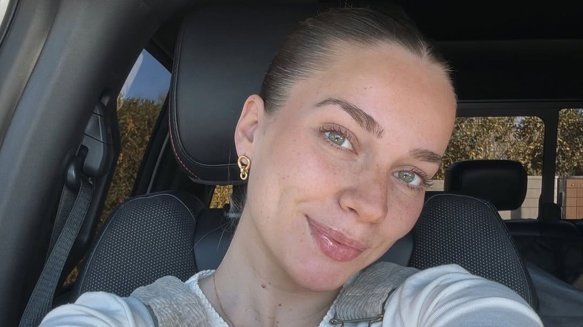 Emilie-Kiser-h-ngt-Kamin-Strumpf-f-r-Sohn-Trigg-3-auf