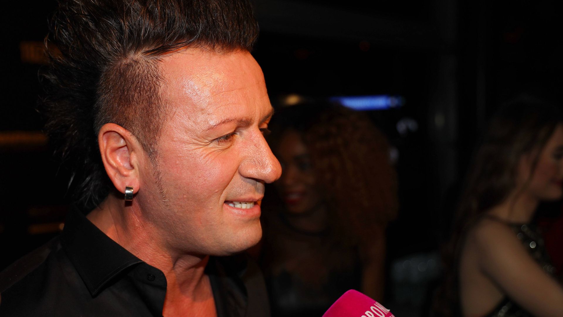 Ennesto-Mont-vergeigt-Deb-tauftritt-seiner-neuen-Show