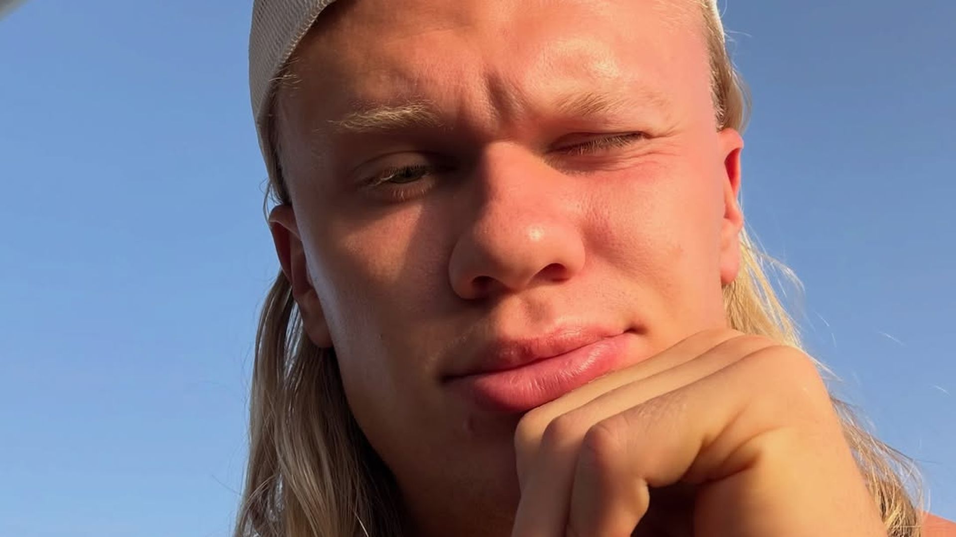 WM Star Erling Haaland Golft Oberk rperfrei Auf Luxusjacht WM Star Erling Haaland Golft Oberk rperfrei Auf Luxusjacht