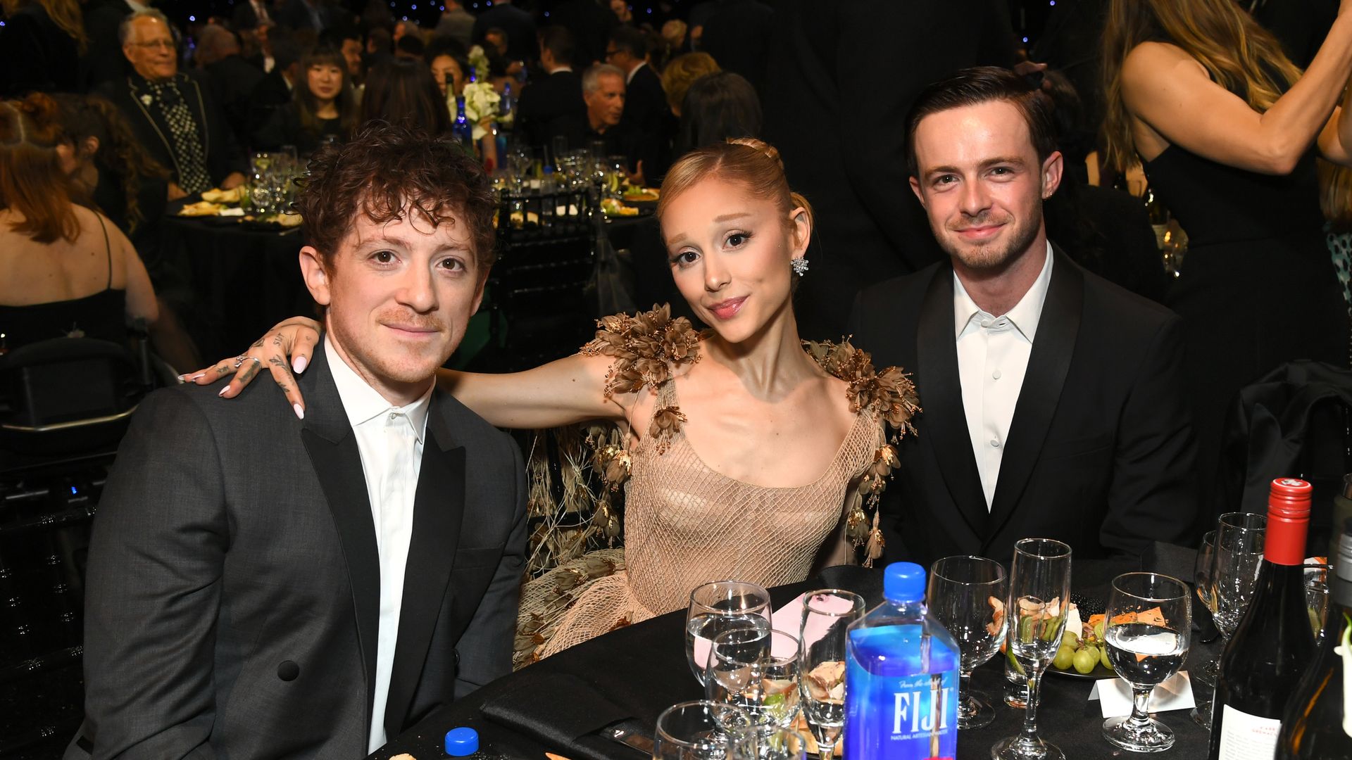 Ethan-Slater-und-Ariana-Grande-widerlegen-Trennungsger-chte