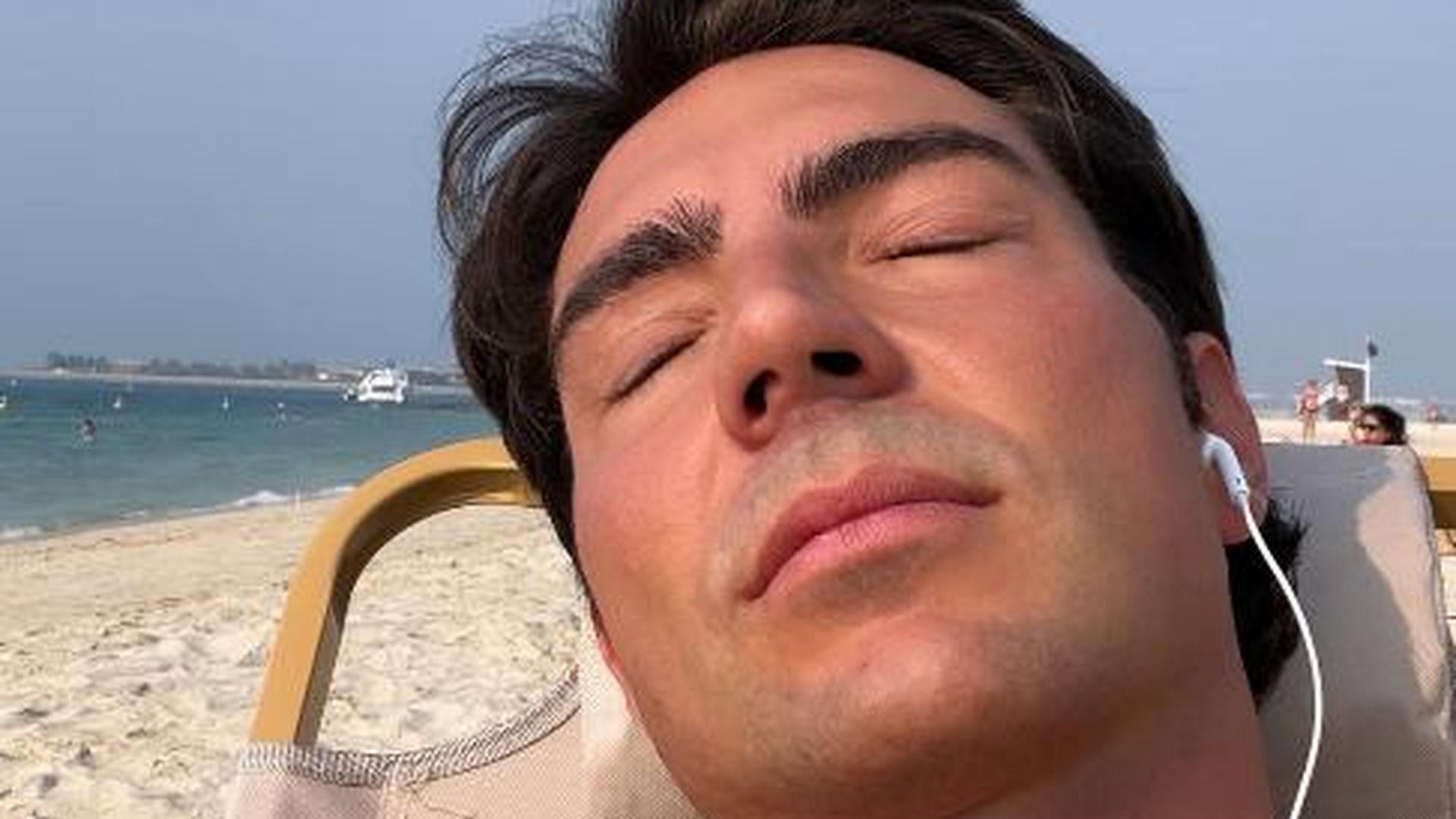 Nach-Trennung-Fabio-Knez-pr-sentiert-glattrasiertes-Gesicht