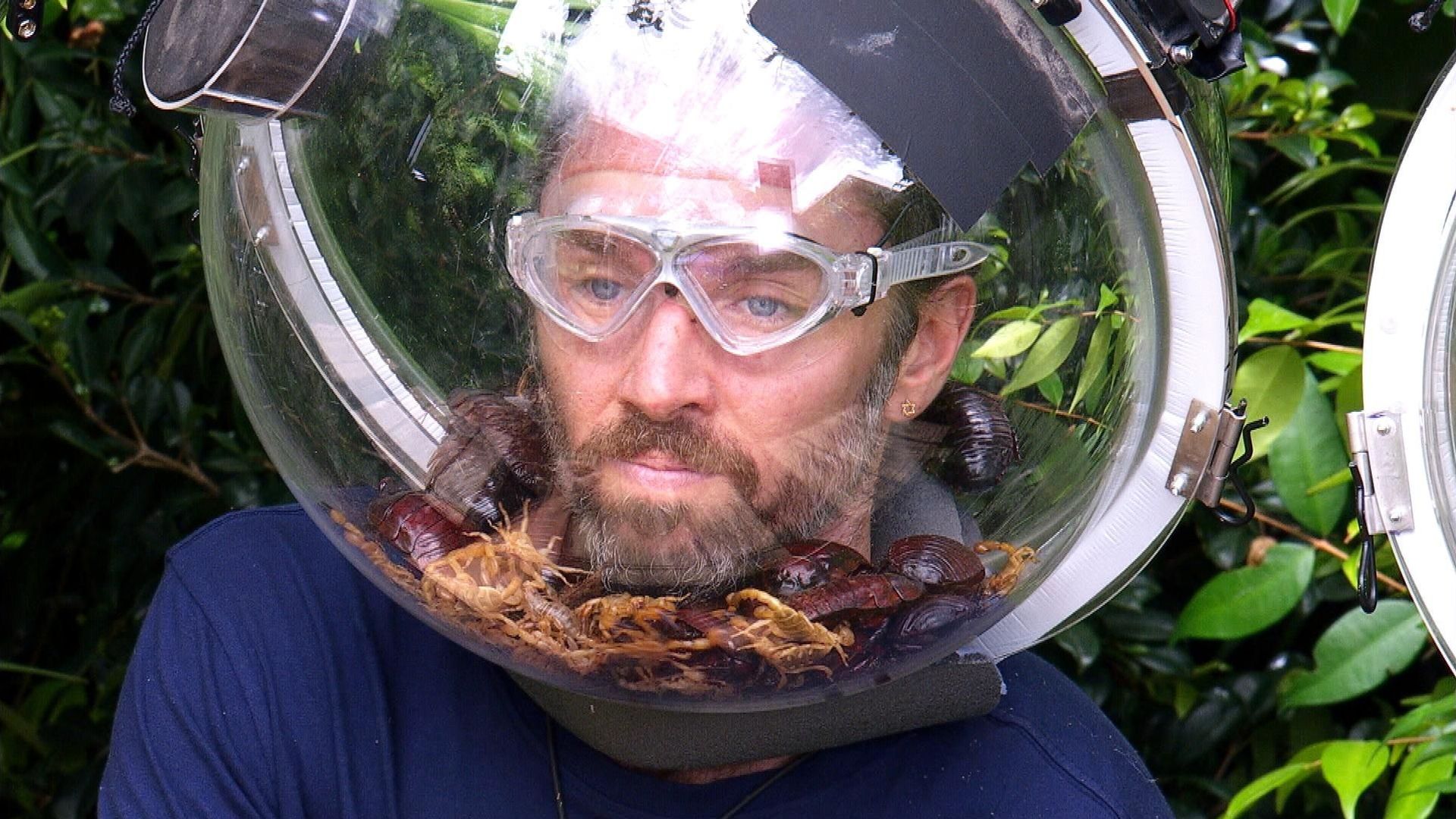 Finale-Dschungelpr-fung-Gil-beh-lt-im-Glashelm-k-hlen-Kopf