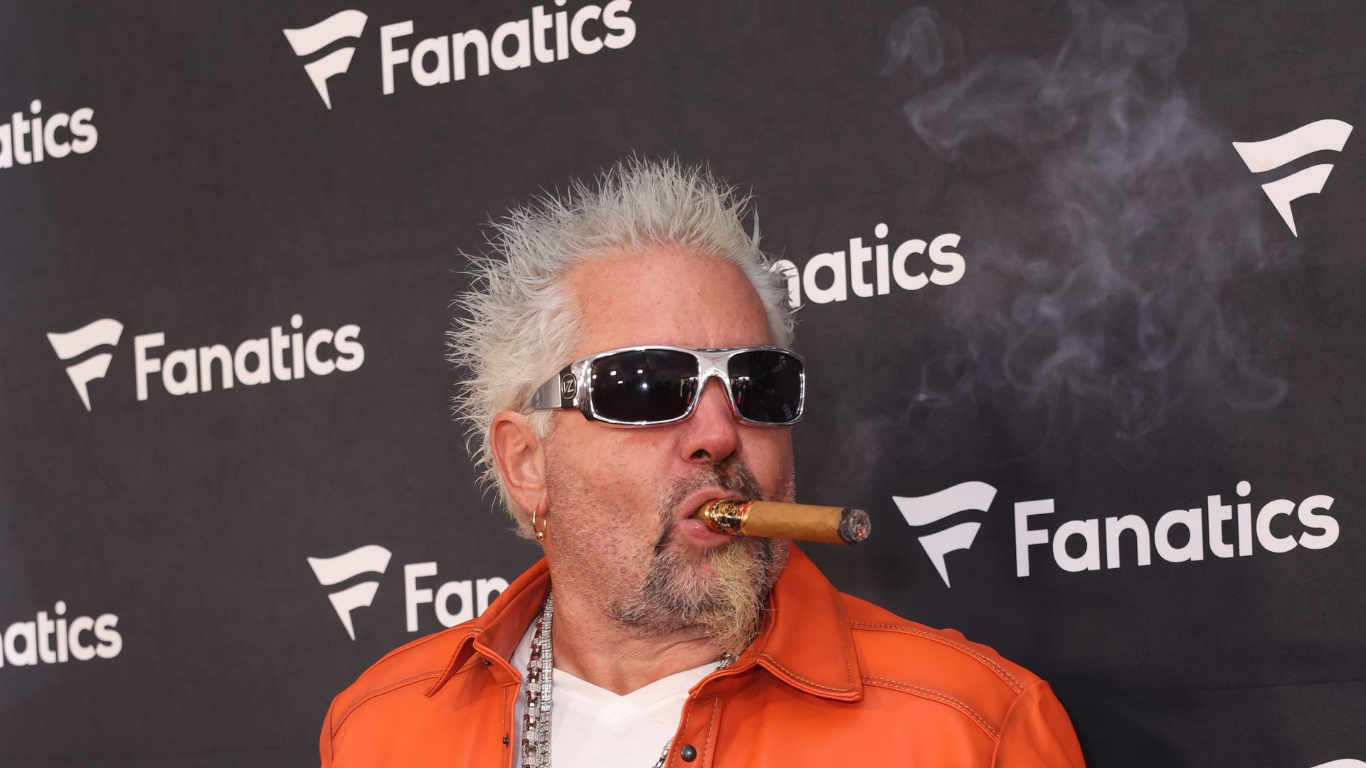 TV-Koch-Guy-Fieri-zeigt-sich-nach-Muskelriss-beim-Super-Bowl