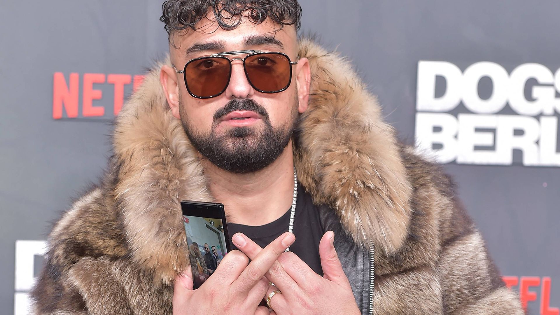 Nach-Doku-Haftbefehl-musste-sich-vor-Polizei-ausziehen-